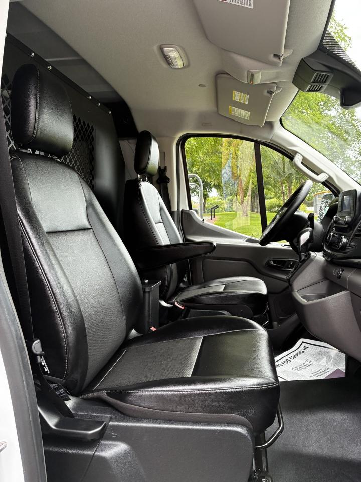 Ford Transit 150 Van Low Roof w/Sliding Pass. 130-in. WB 2020