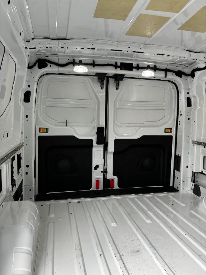 Ford Transit 150 Van Low Roof w/Sliding Pass. 130-in. WB 2020