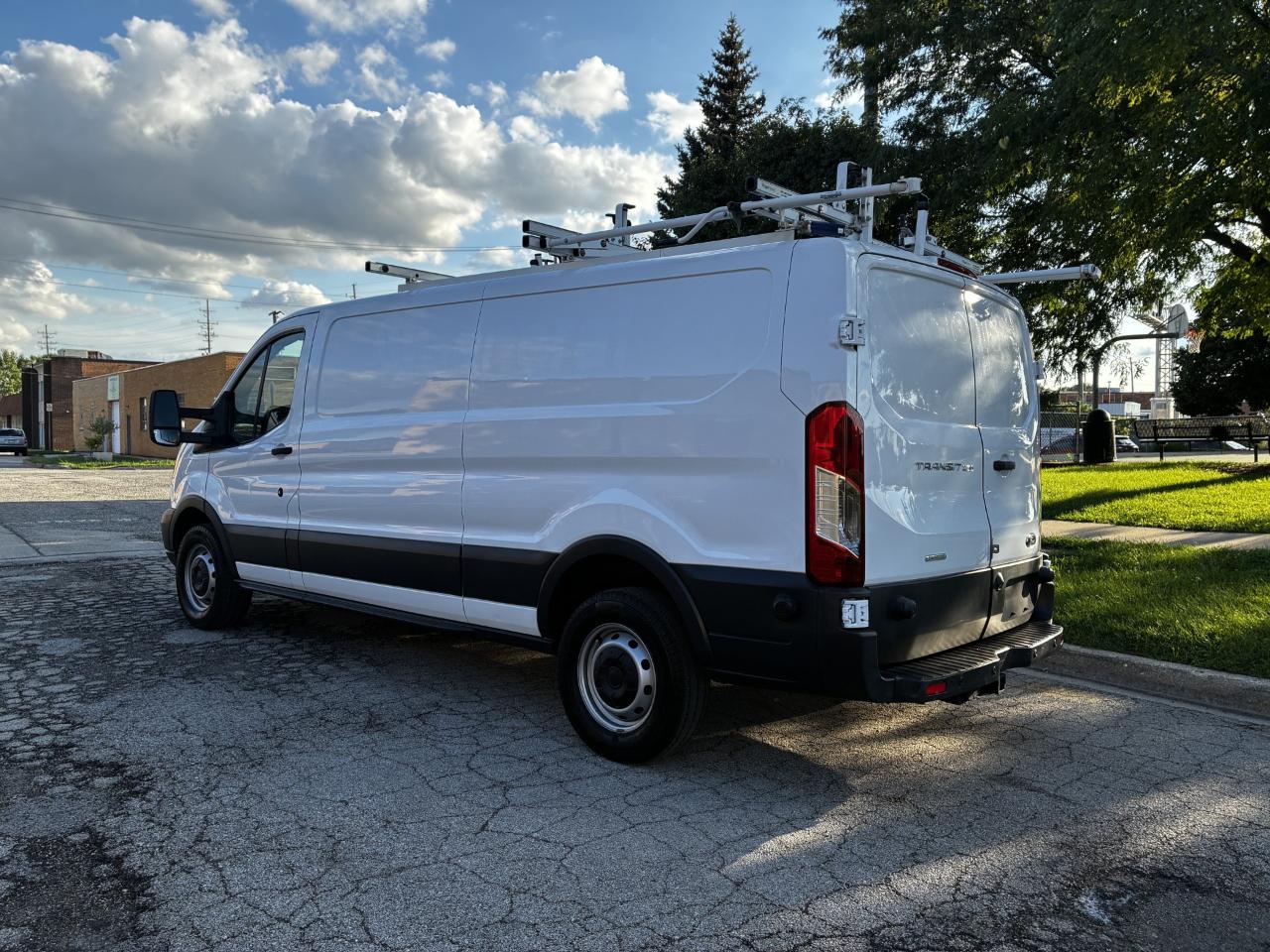 Ford Transit 350 Van Low Roof 60/40 Pass. 148-in. WB 2017