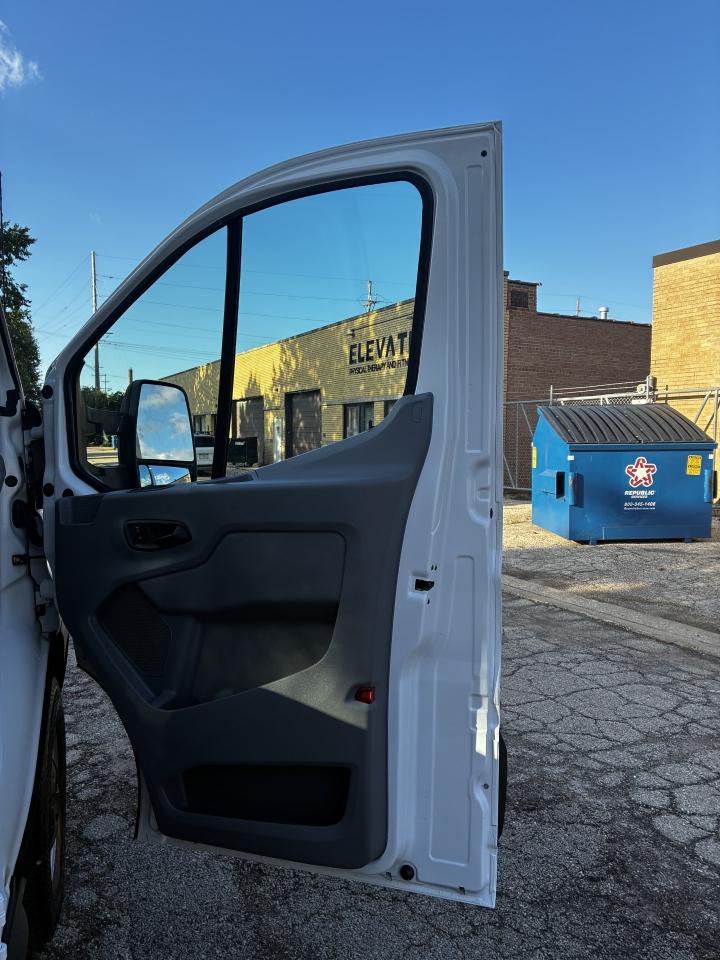 Ford Transit 350 Van Low Roof 60/40 Pass. 148-in. WB 2017