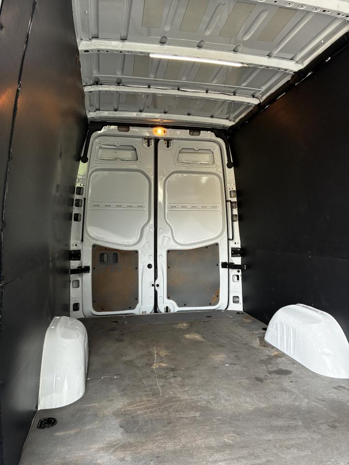 Mercedes-Benz Sprinter 2500 High Roof 170-in. WB 2015