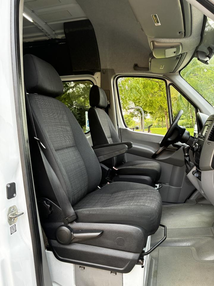 Mercedes-Benz Sprinter 2500 High Roof 170-in. WB 2015