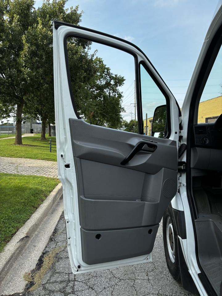 Mercedes-Benz Sprinter 2500 High Roof 170-in. WB 2015