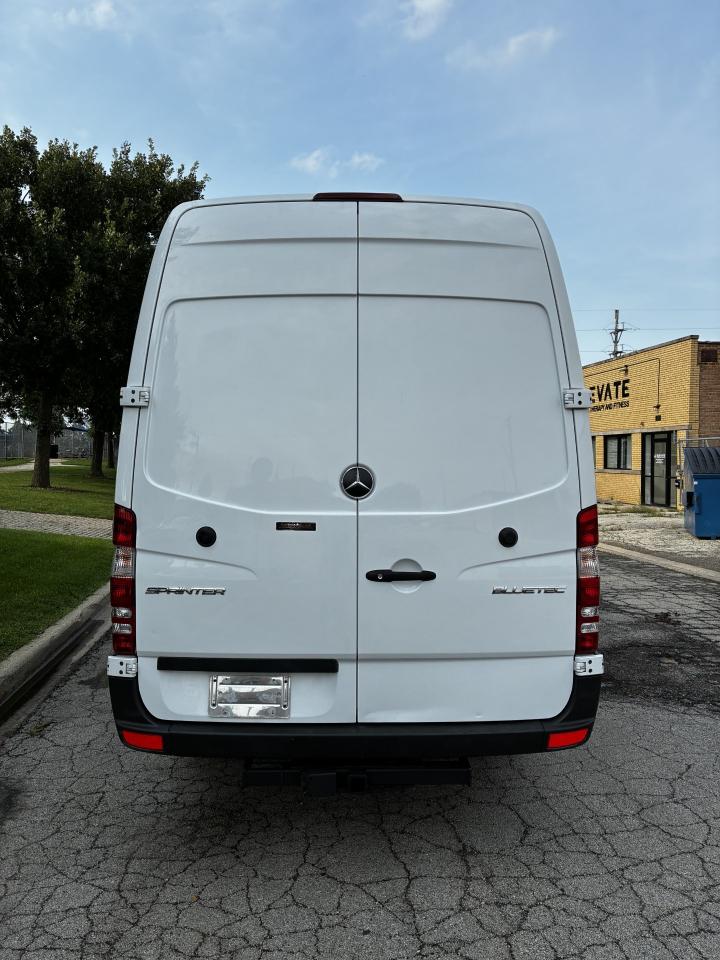 Mercedes-Benz Sprinter 2500 High Roof 170-in. WB 2015