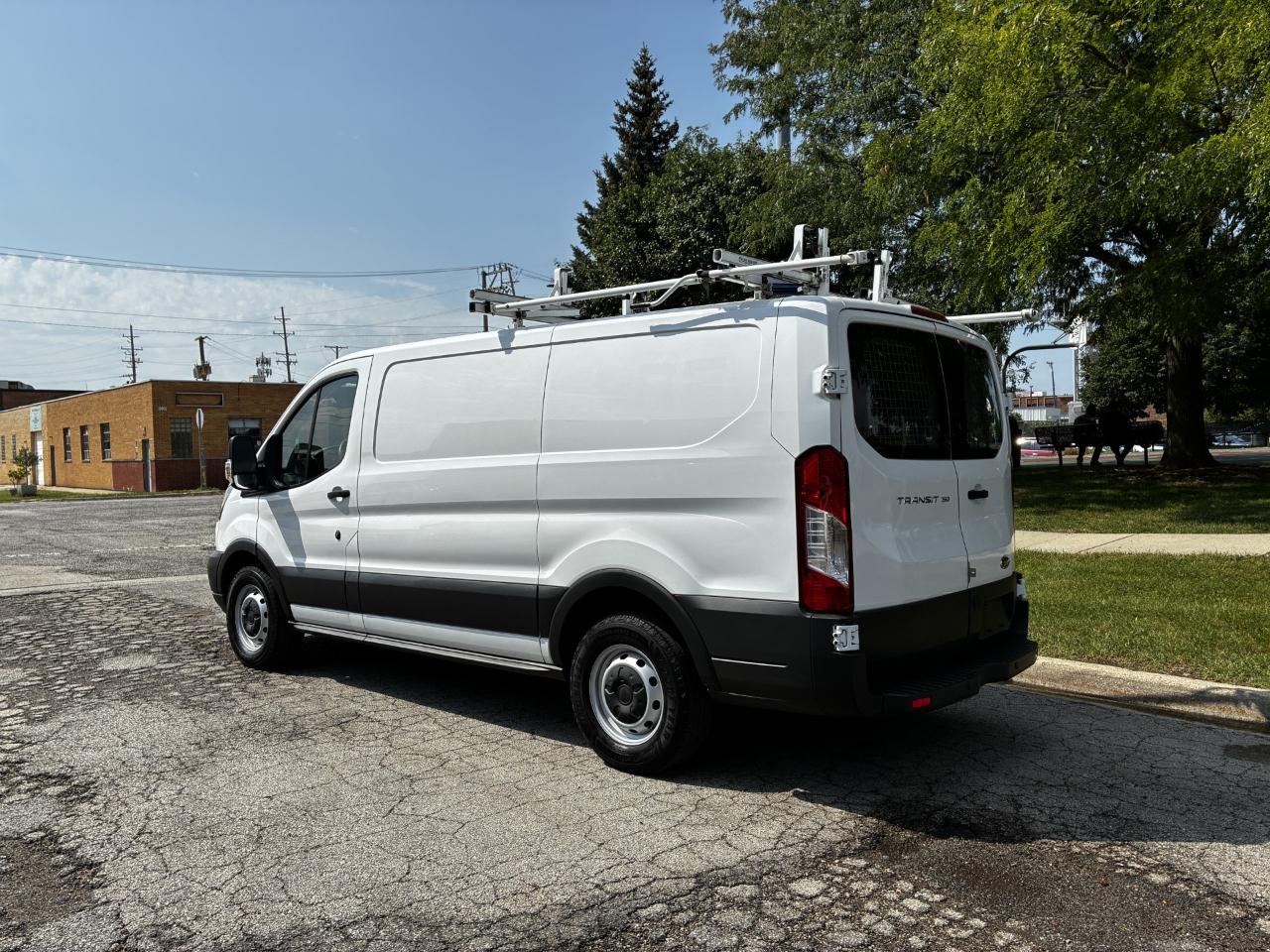 Ford Transit 150 Van Low Roof 60/40 Pass. 130-in. WB 2016