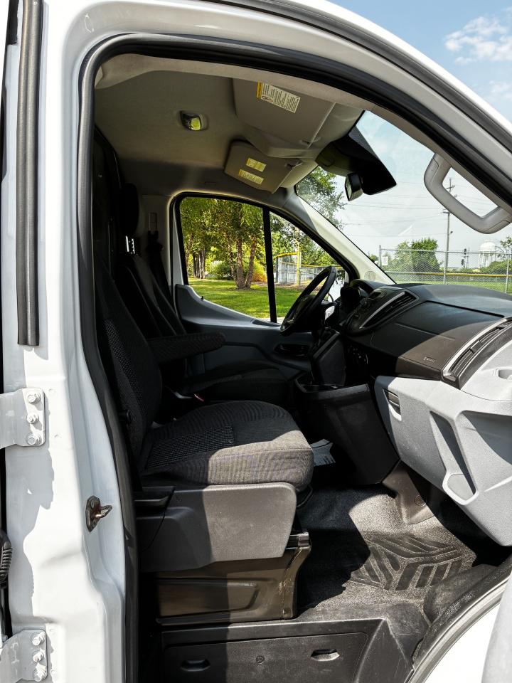 Ford Transit 150 Van Low Roof 60/40 Pass. 130-in. WB 2016