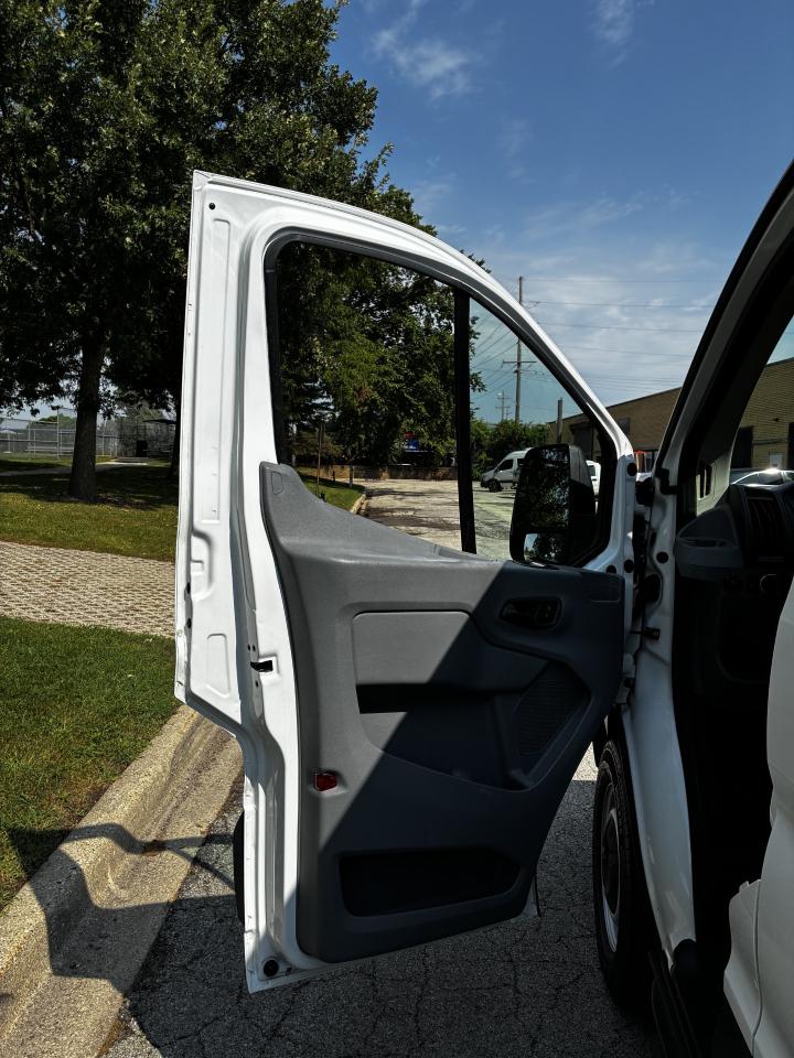 Ford Transit 150 Van Low Roof 60/40 Pass. 130-in. WB 2016