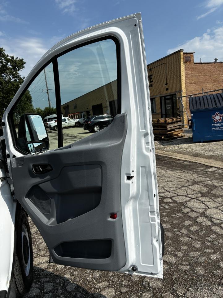 Ford Transit 150 Van Low Roof 60/40 Pass. 130-in. WB 2016