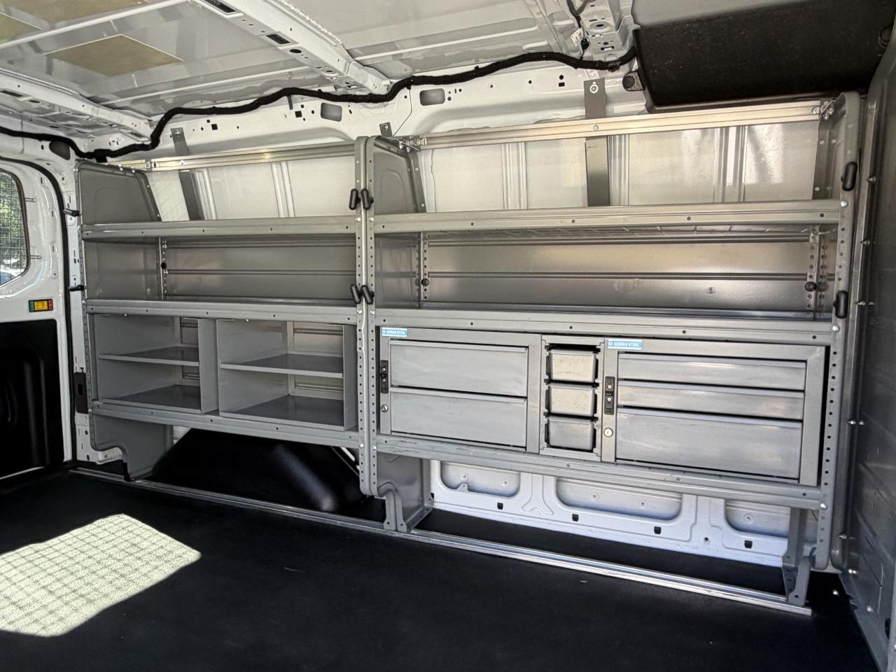 Ford Transit 150 Van Low Roof 60/40 Pass. 130-in. WB 2020