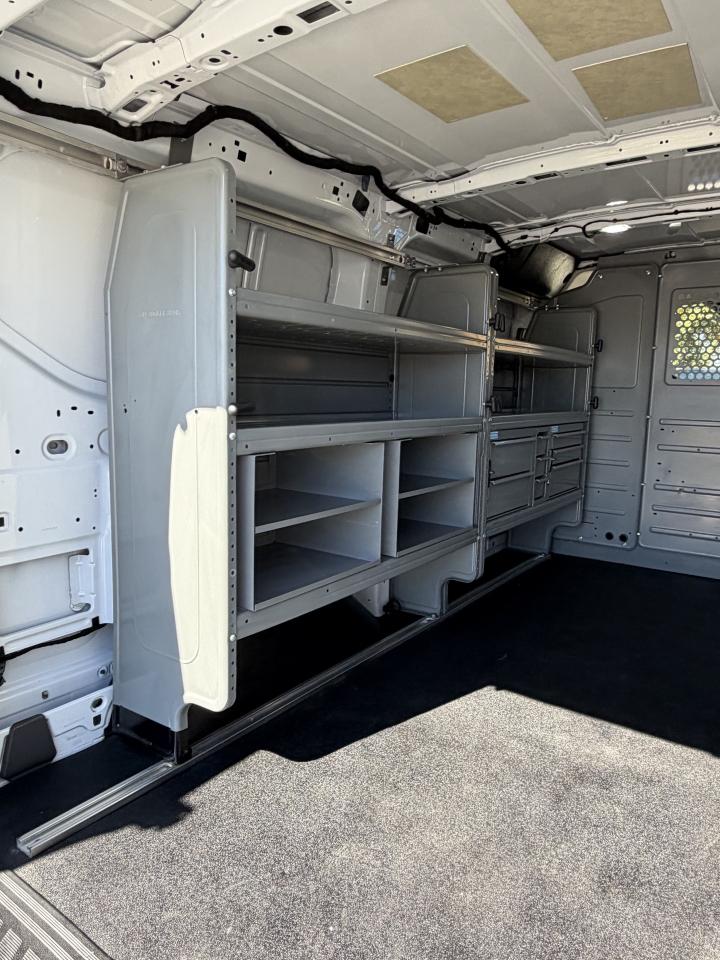 Ford Transit 150 Van Low Roof 60/40 Pass. 130-in. WB 2020