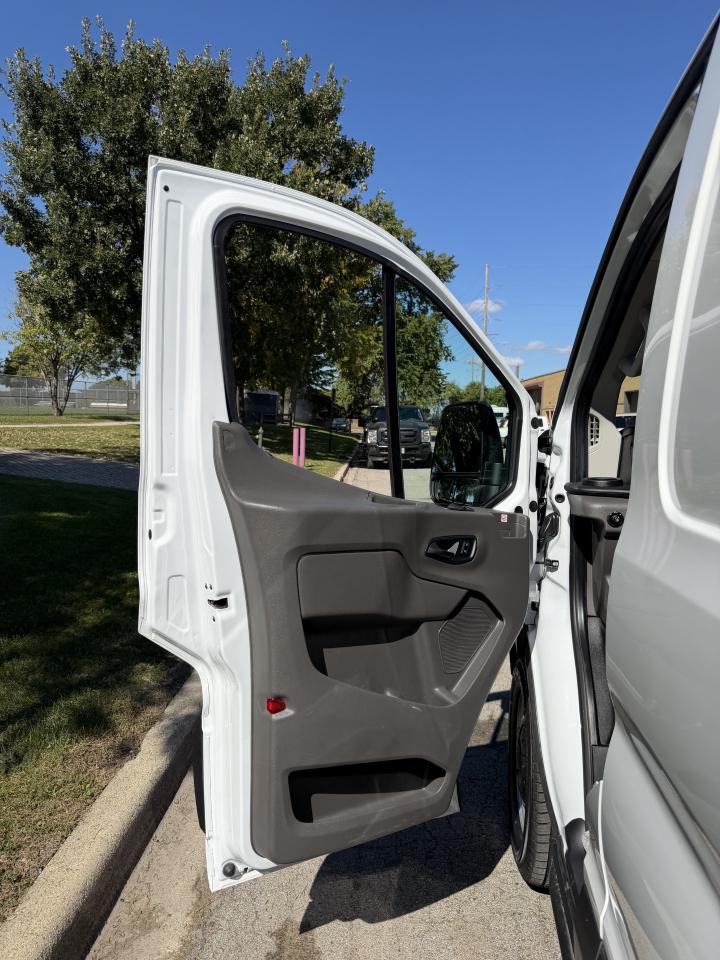 Ford Transit 150 Van Low Roof 60/40 Pass. 130-in. WB 2020