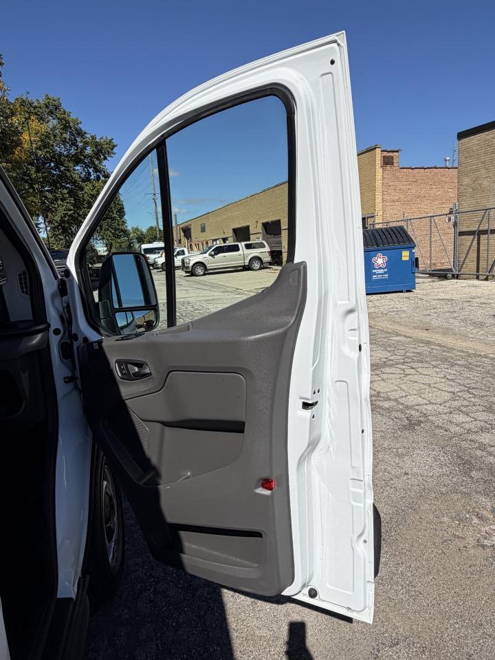 Ford Transit 150 Van Low Roof 60/40 Pass. 130-in. WB 2020