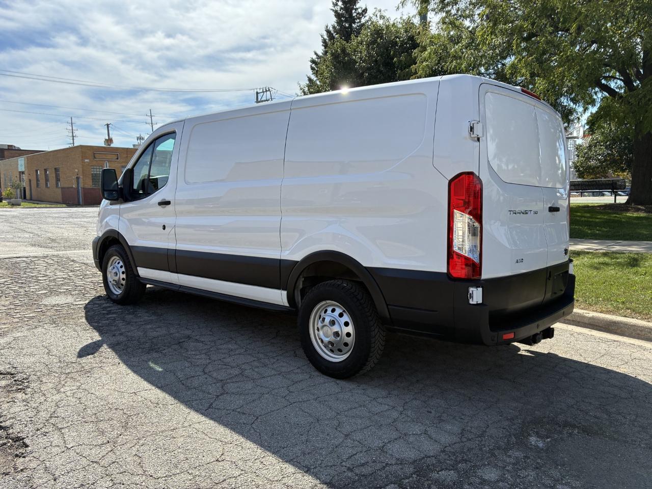 Ford Transit 150 Van Low Roof w/Sliding Pass. 130-in. WB 2023