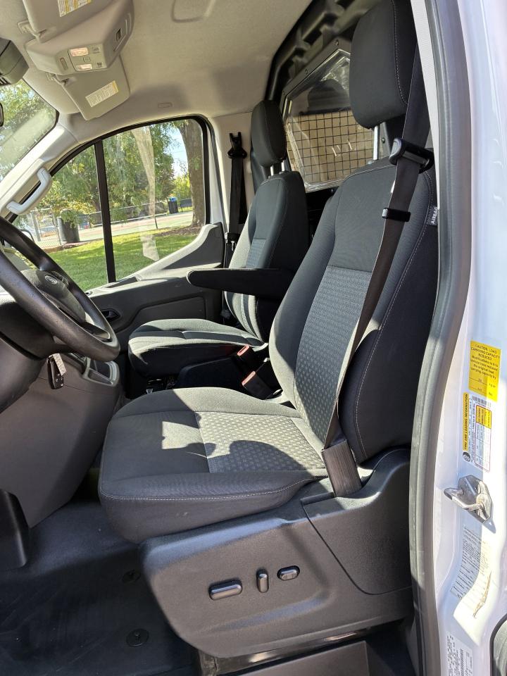 Ford Transit 150 Van Low Roof w/Sliding Pass. 130-in. WB 2023
