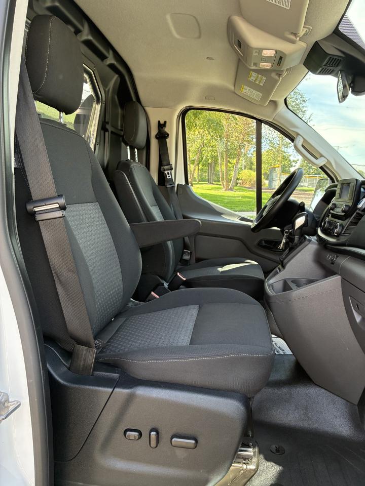 Ford Transit 150 Van Low Roof w/Sliding Pass. 130-in. WB 2023