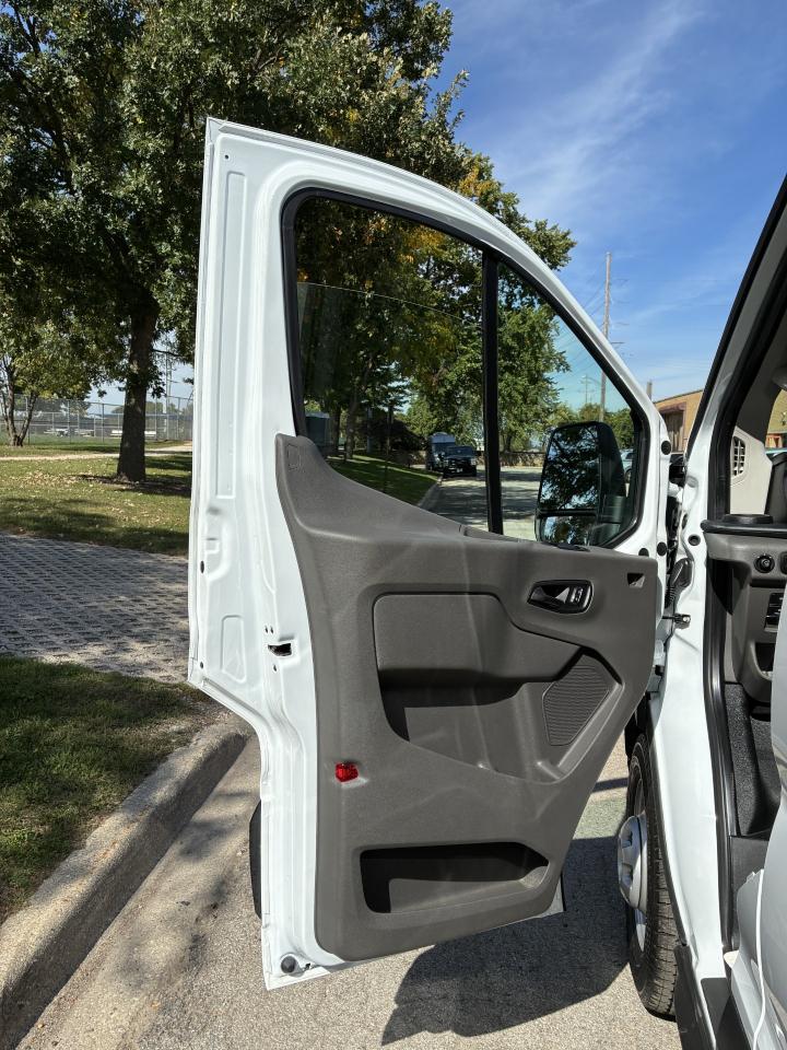 Ford Transit 150 Van Low Roof w/Sliding Pass. 130-in. WB 2023