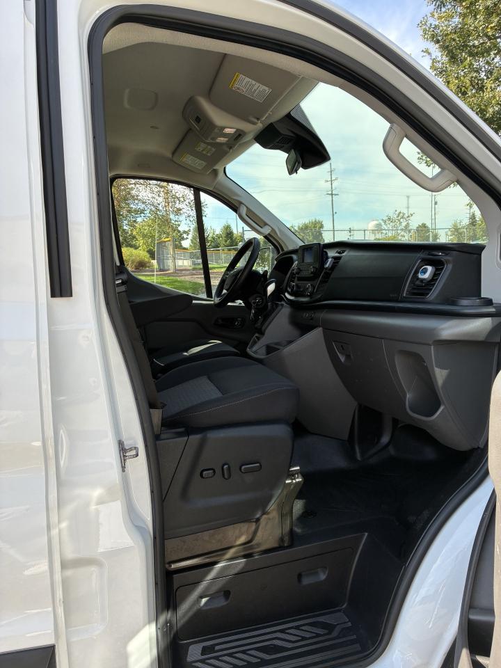 Ford Transit 150 Van Low Roof w/Sliding Pass. 130-in. WB 2023
