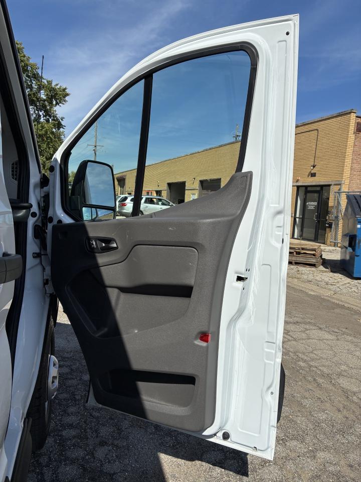 Ford Transit 150 Van Low Roof w/Sliding Pass. 130-in. WB 2023