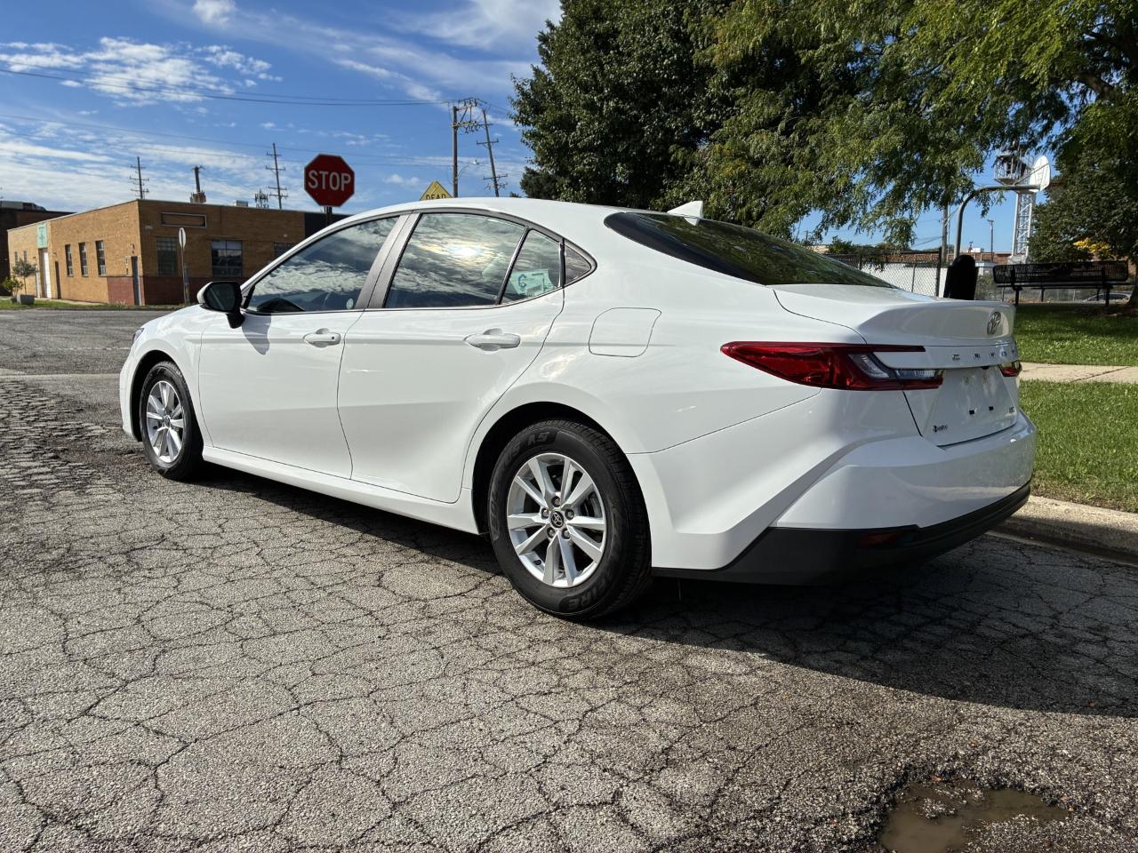 Toyota Camry Hybrid LE 2026