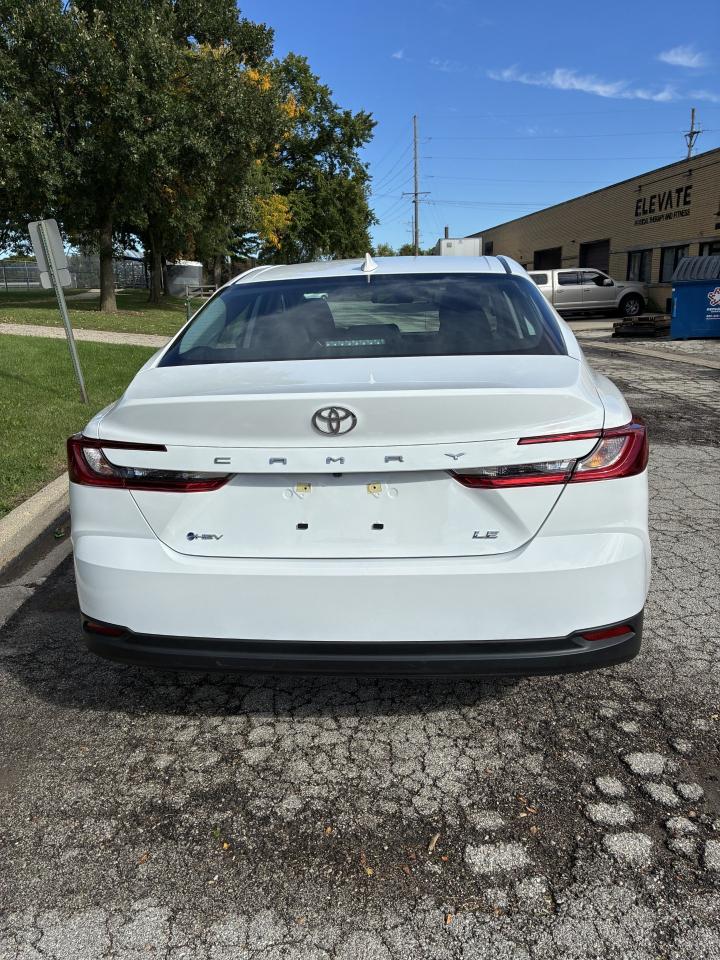 Toyota Camry Hybrid LE 2026