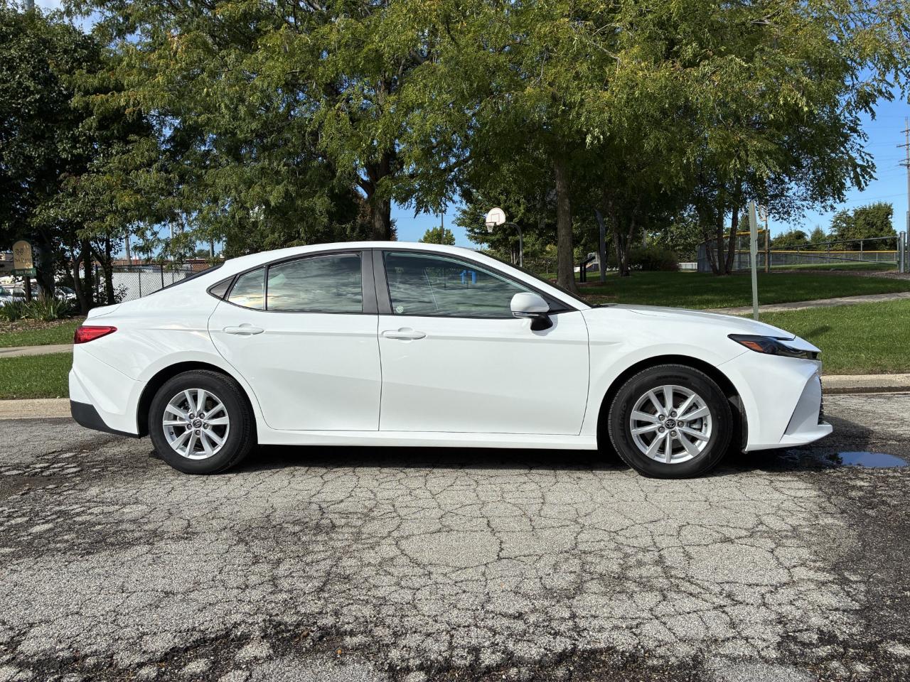 Toyota Camry Hybrid LE 2026