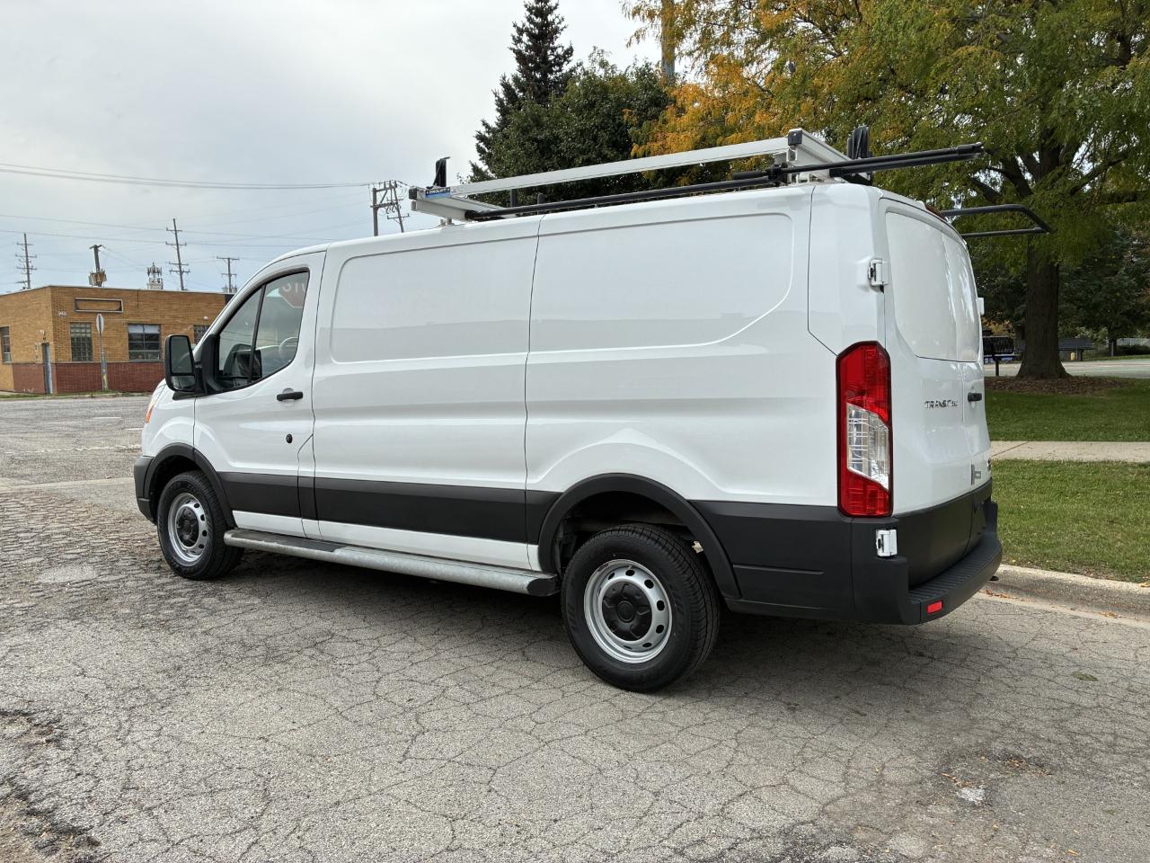 Ford Transit 250 Van Low Roof w/Sliding Pass. 130-in. WB 2021