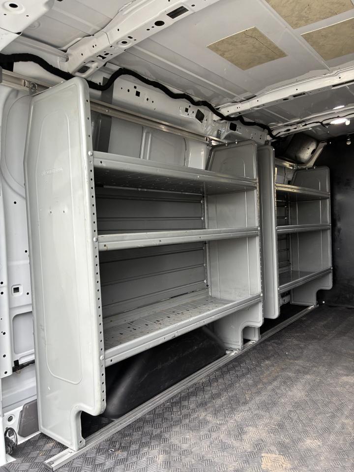 Ford Transit 250 Van Low Roof w/Sliding Pass. 130-in. WB 2021