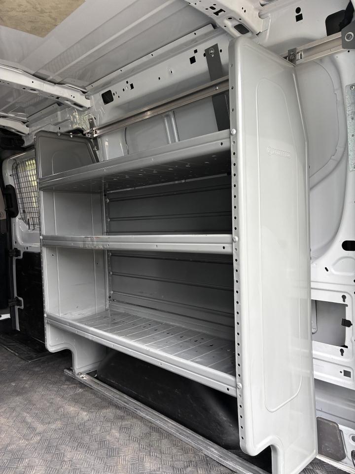 Ford Transit 250 Van Low Roof w/Sliding Pass. 130-in. WB 2021
