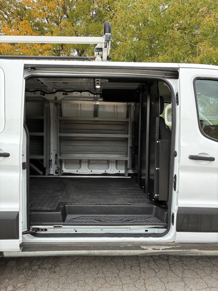 Ford Transit 250 Van Low Roof w/Sliding Pass. 130-in. WB 2021