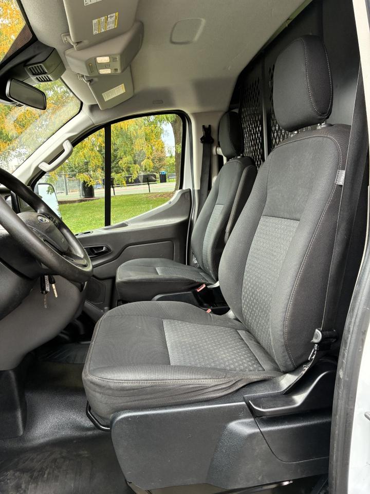 Ford Transit 250 Van Low Roof w/Sliding Pass. 130-in. WB 2021