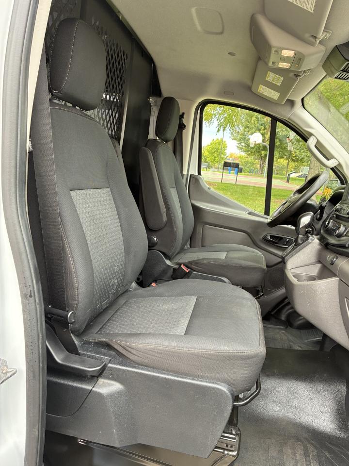Ford Transit 250 Van Low Roof w/Sliding Pass. 130-in. WB 2021