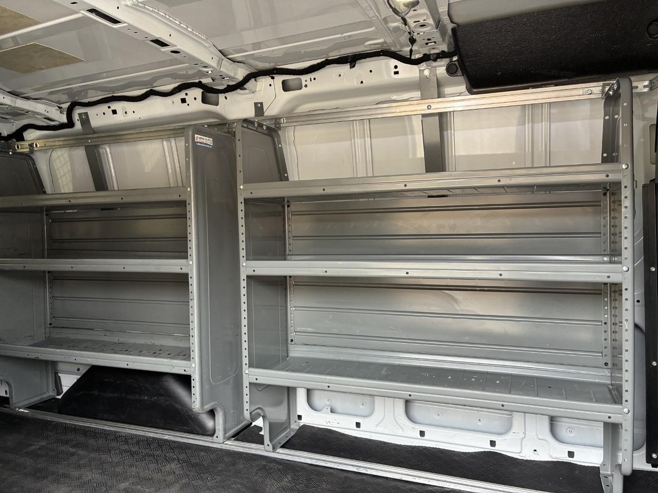 Ford Transit 250 Van Low Roof w/Sliding Pass. 130-in. WB 2021