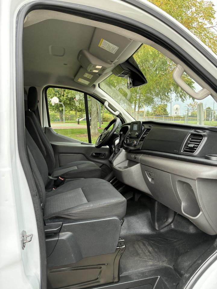 Ford Transit 250 Van Low Roof w/Sliding Pass. 130-in. WB 2021