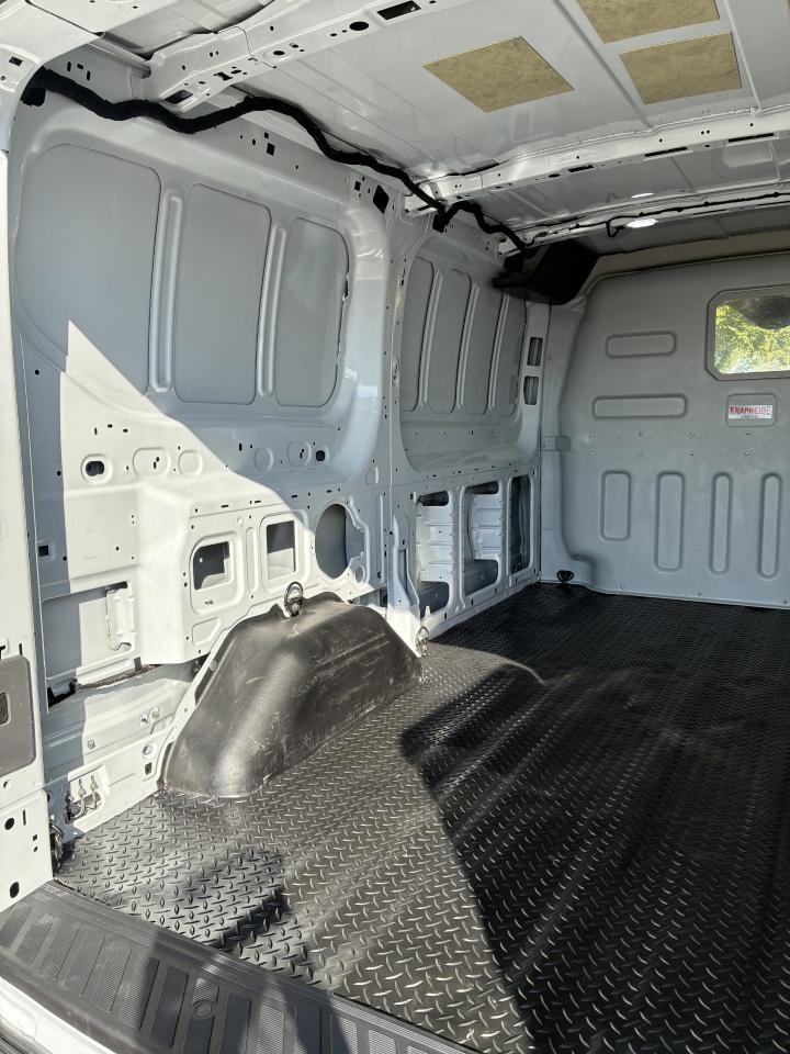 Ford Transit 150 Van Low Roof w/Sliding Pass. 130-in. WB 2020