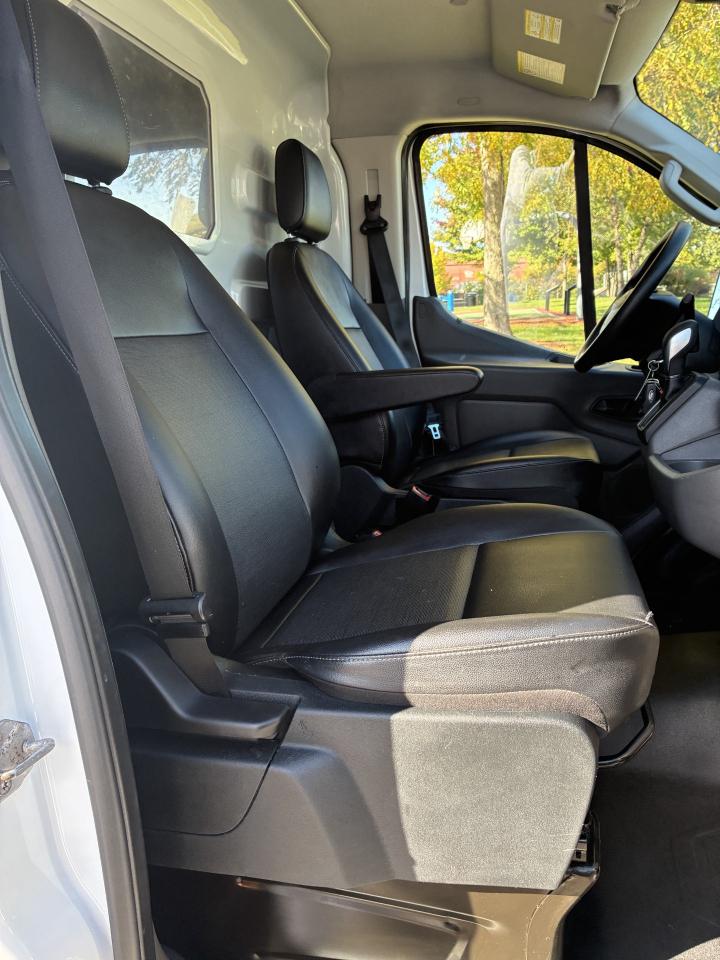 Ford Transit 150 Van Low Roof w/Sliding Pass. 130-in. WB 2020