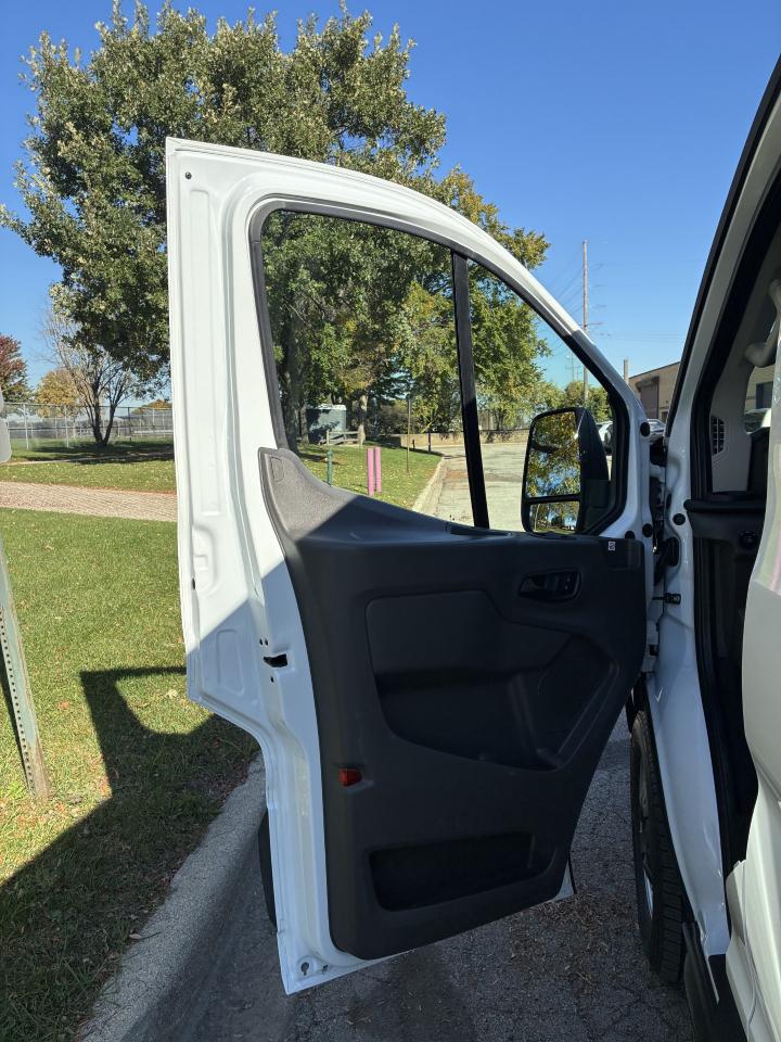 Ford Transit 150 Van Low Roof w/Sliding Pass. 130-in. WB 2020