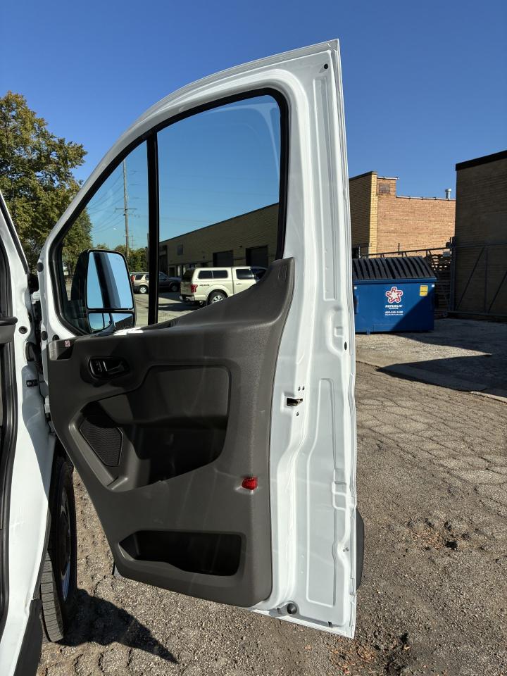 Ford Transit 150 Van Low Roof w/Sliding Pass. 130-in. WB 2020