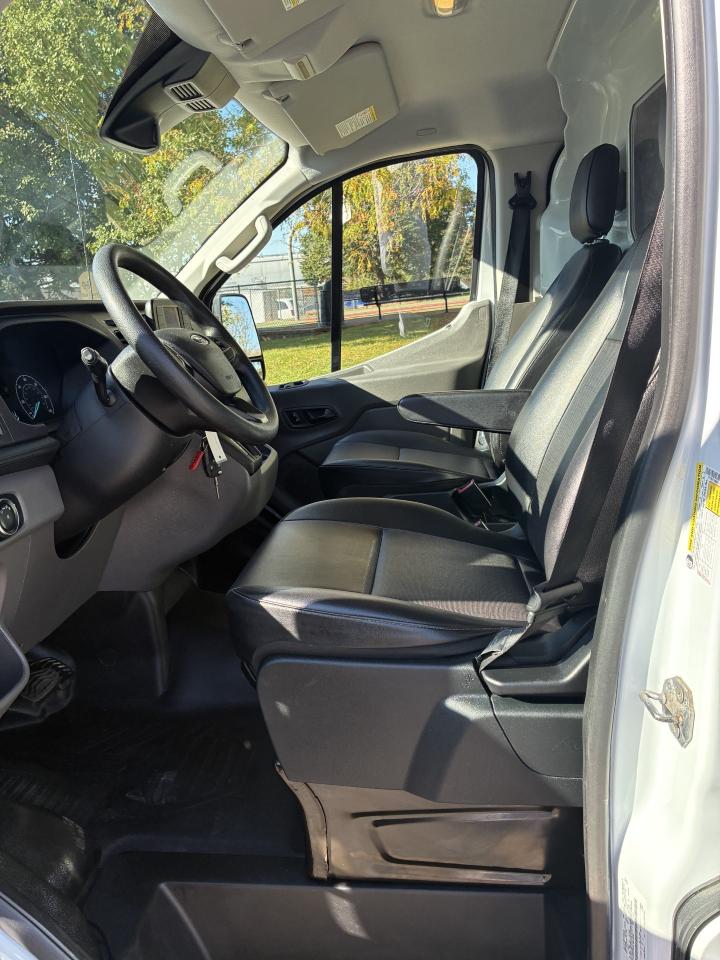 Ford Transit 150 Van Low Roof w/Sliding Pass. 130-in. WB 2020