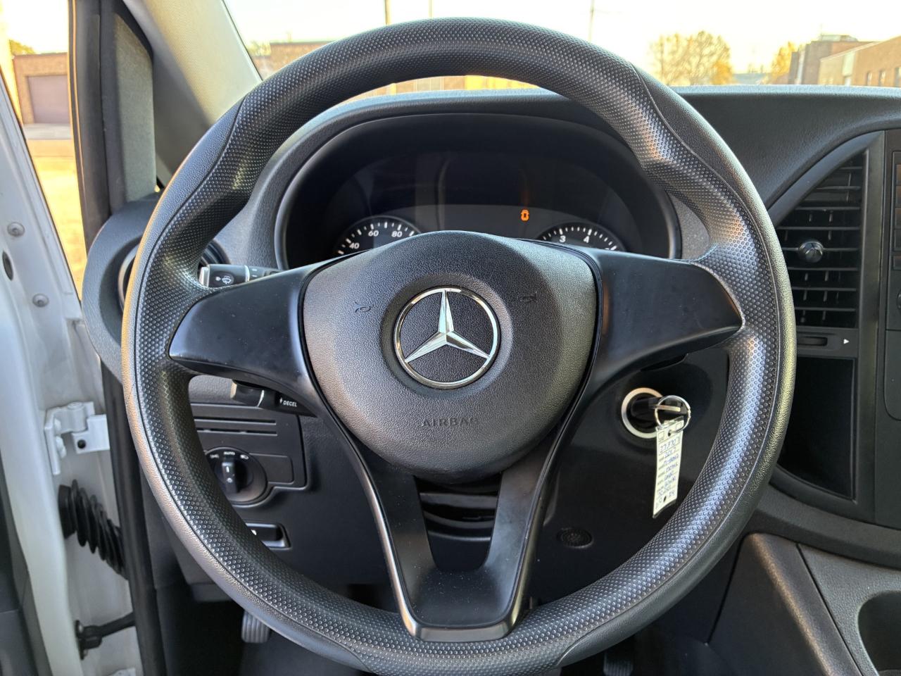 Mercedes-Benz Metris Cargo Van 2017