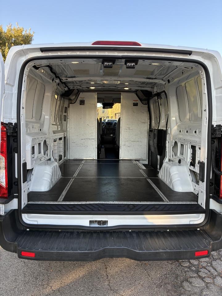 Ford Transit 250 Van Low Roof 60/40 Pass.130-in. WB 2017