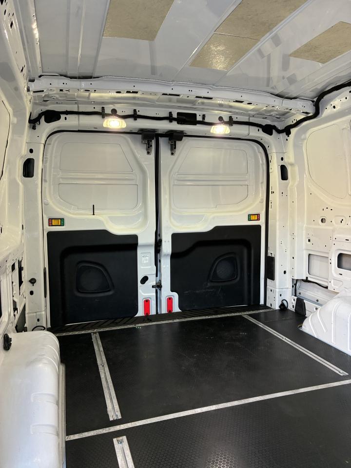 Ford Transit 250 Van Low Roof 60/40 Pass.130-in. WB 2017