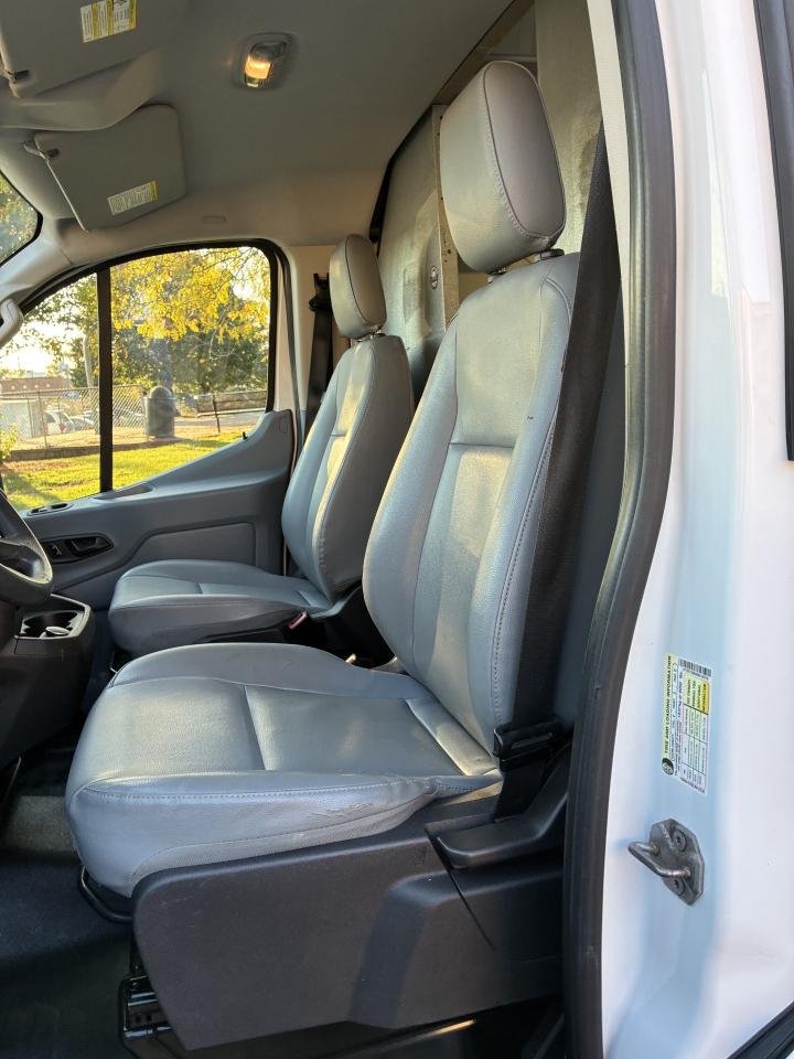 Ford Transit 250 Van Low Roof 60/40 Pass.130-in. WB 2017