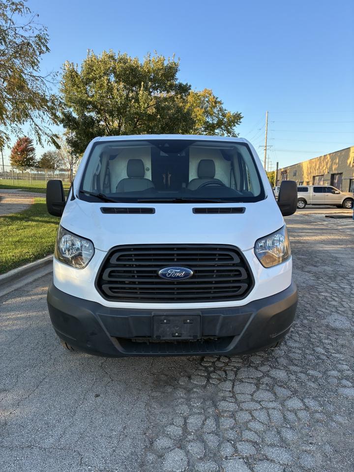 Ford Transit 250 Van Low Roof 60/40 Pass.130-in. WB 2017
