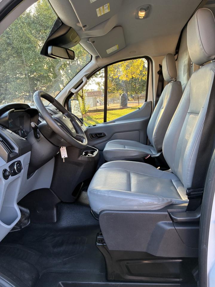 Ford Transit 250 Van Low Roof 60/40 Pass.130-in. WB 2017