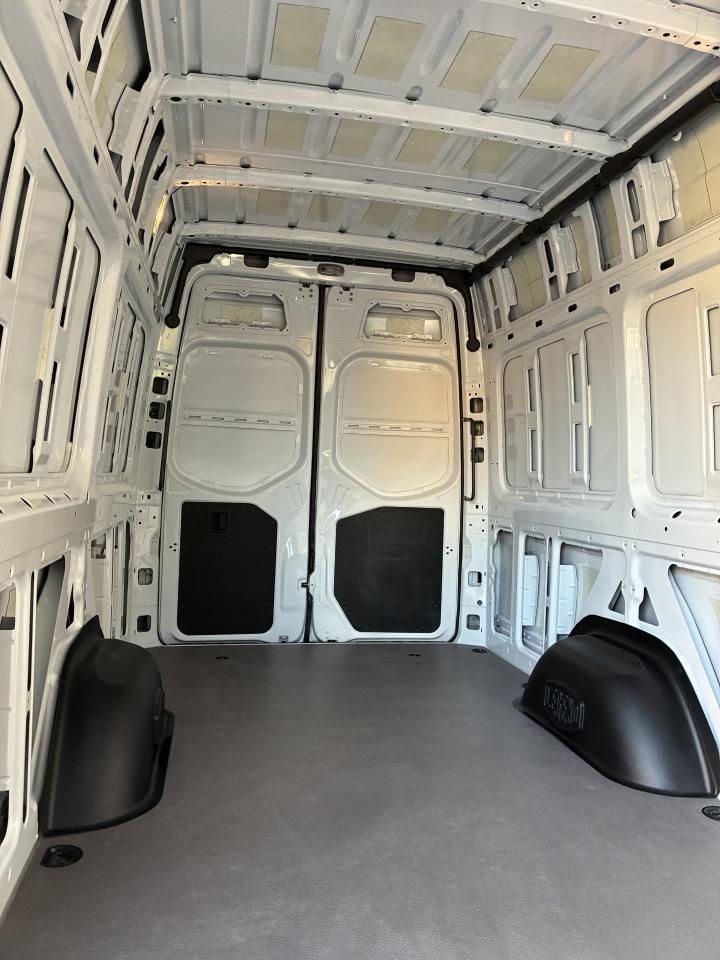 Mercedes-Benz Sprinter 2500 170-in. WB 2025