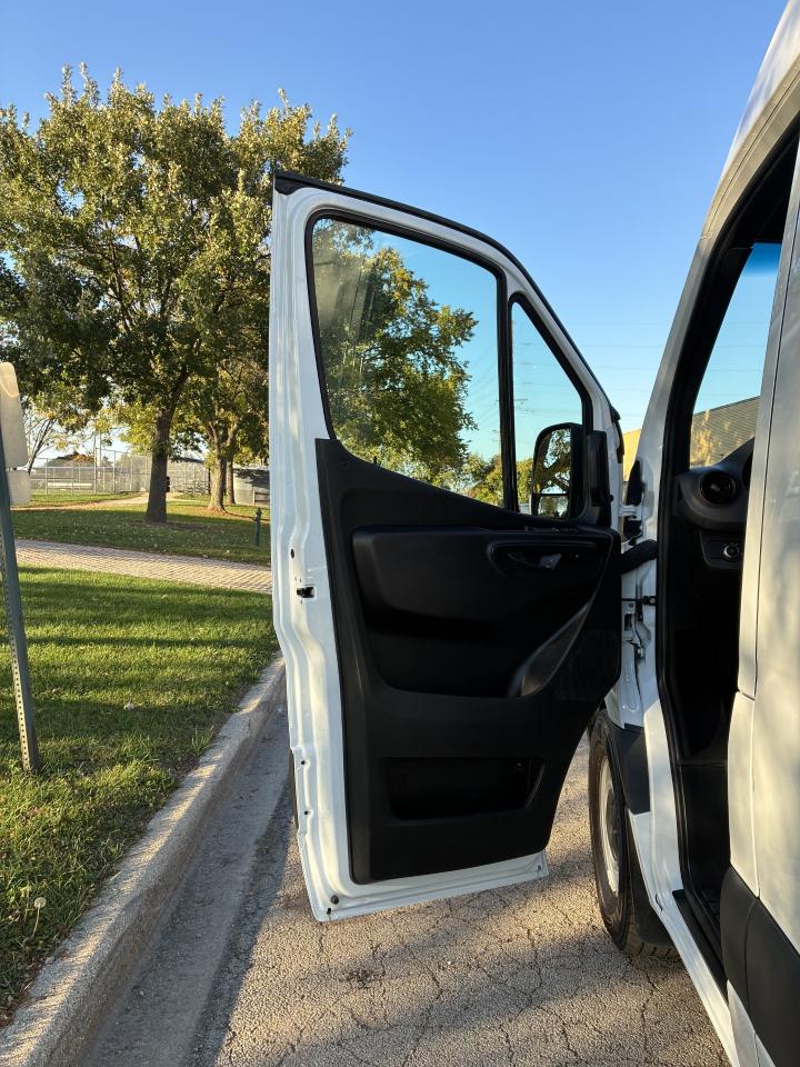 Mercedes-Benz Sprinter 2500 170-in. WB 2025