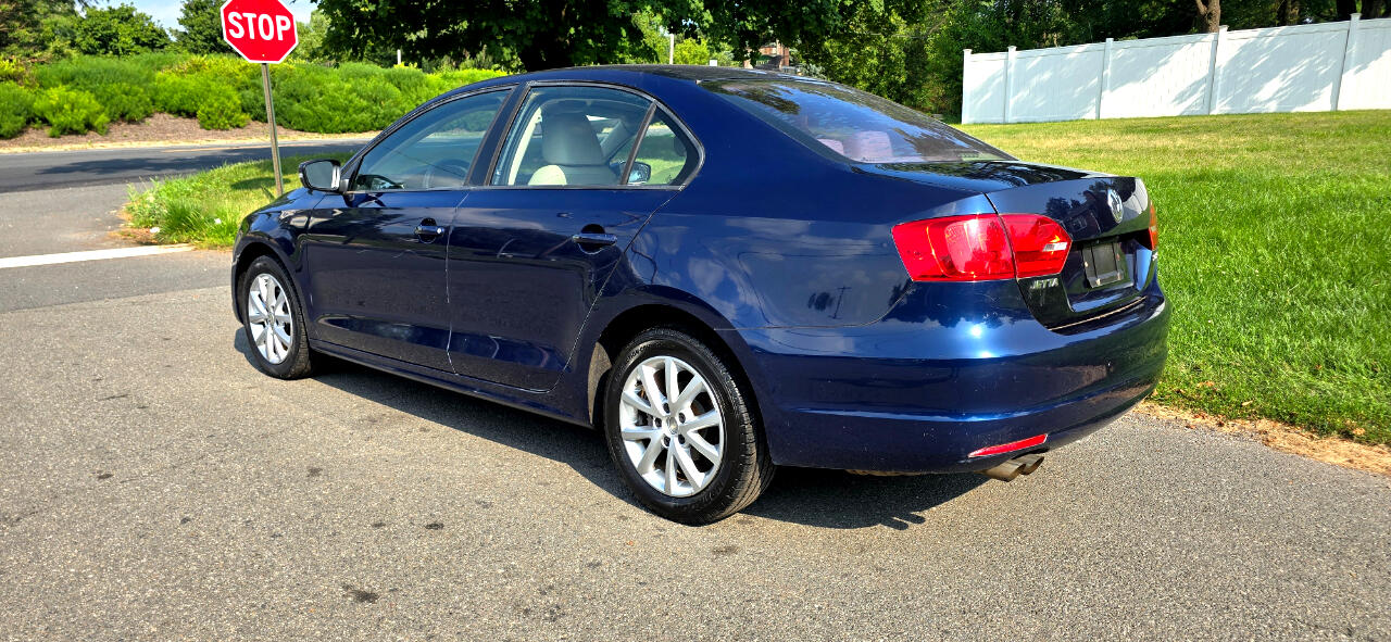 Volkswagen Jetta SEL 4D Sedan 2012 Volkswagen Jetta SEL 4D Sedan 2012