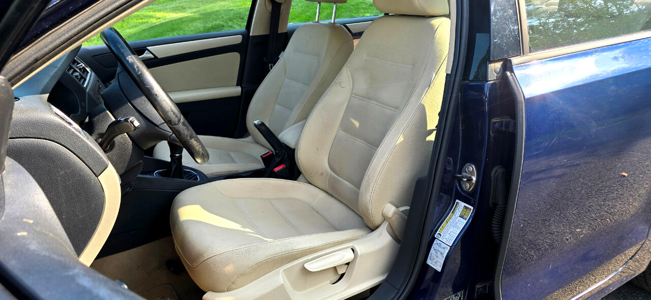 Volkswagen Jetta SEL 4D Sedan 2012 Volkswagen Jetta SEL 4D Sedan 2012