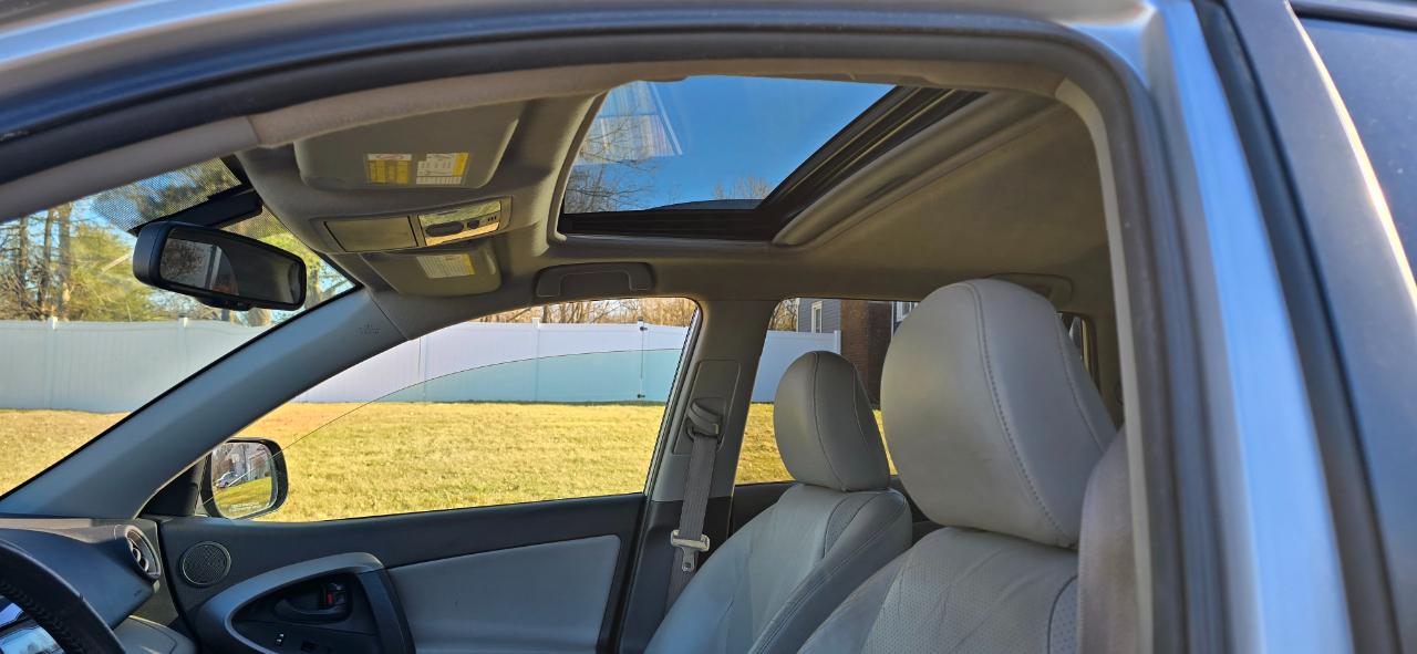 Toyota RAV4 Limited V6 4WD 2009