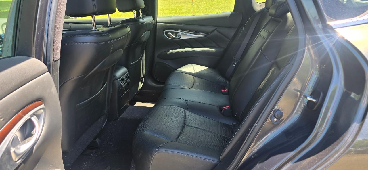 Infiniti Q70 3.7 AWD 2015